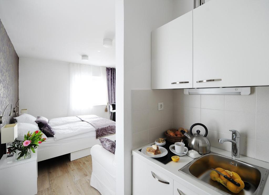 Garni Hotel Azur Ljubljana Oda fotoğraf